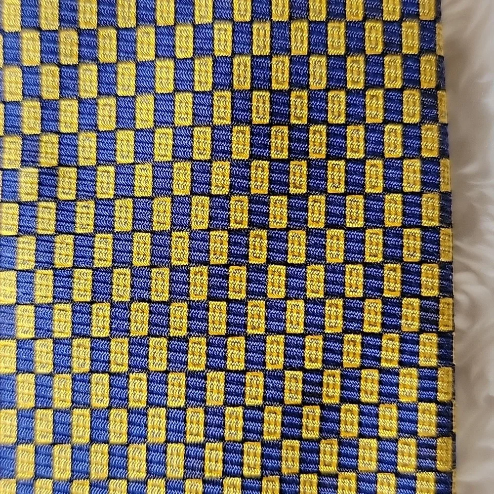 Brooks brothers makers silk tie made in USA‎